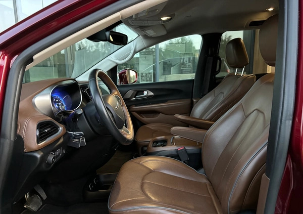 Chrysler Pacifica cena 114999 przebieg: 236900, rok produkcji 2017 z Warszawa małe 704